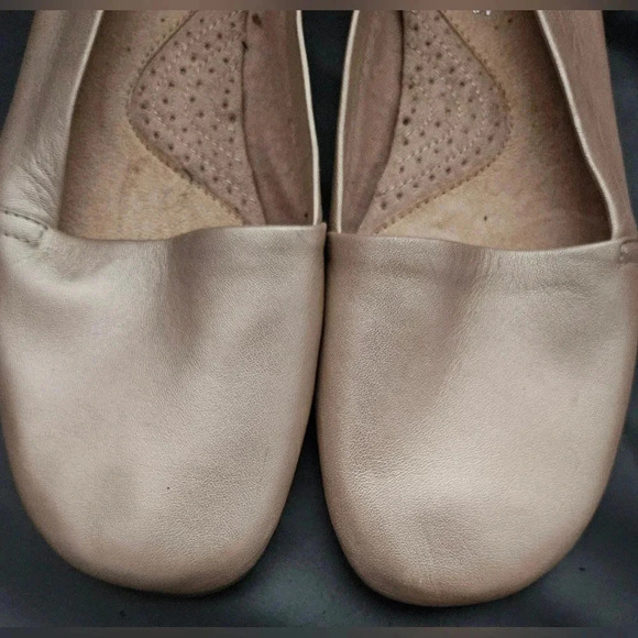 What's What by Aerosoles metallic Beige Sheen Leather Pump Comfort Flats Sz 6 US - Picture 4 of 10